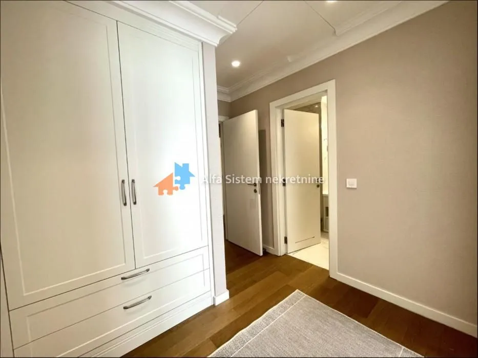 Izdavanje, četvorosoban stan, 123m², Novi Beograd Blok 65, Novi Beograd Sve Podlokacije