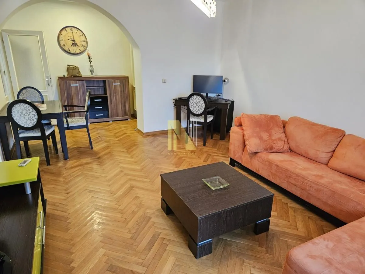 Izdavanje, dvosoban stan, 54m², Centar, Novi Sad