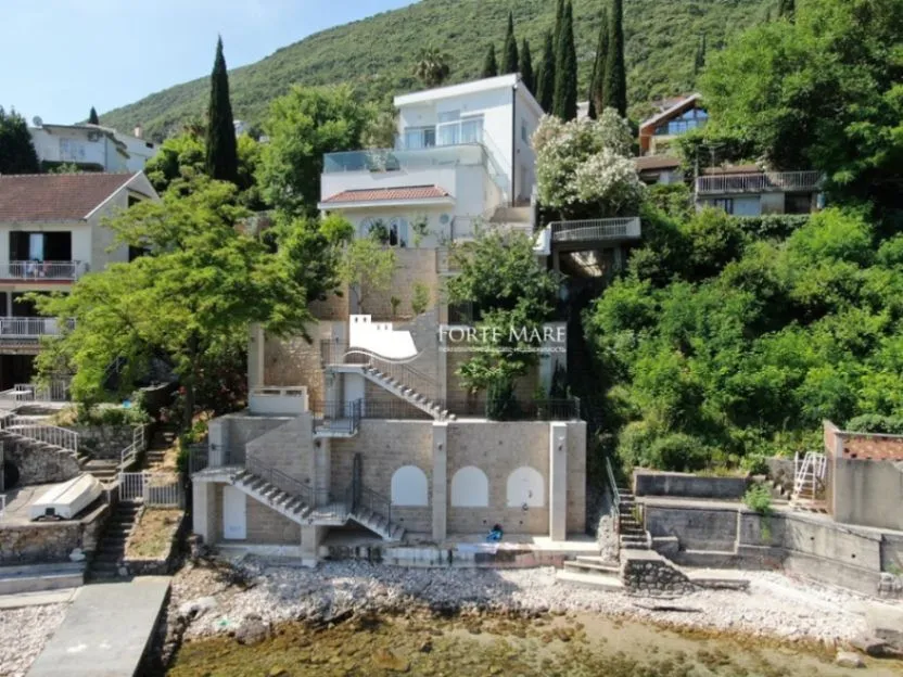 Prodaja, kuća, 285m², Njivice, Herceg Novi
