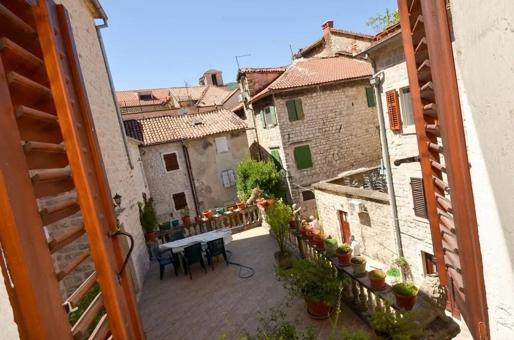 Prodaja, kuća, 240m², Kotor, Crna Gora