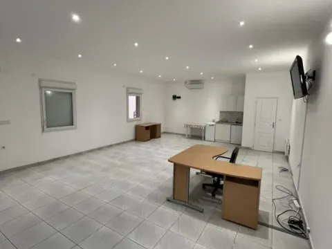 Izdavanje, poslovni prostor, 61m², Pivara, Kragujevac - image 3