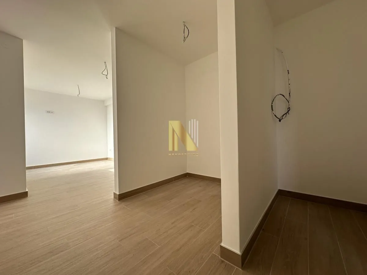 Prodaja, četvorosoban stan, 205m², Alibegovac, Petrovaradin