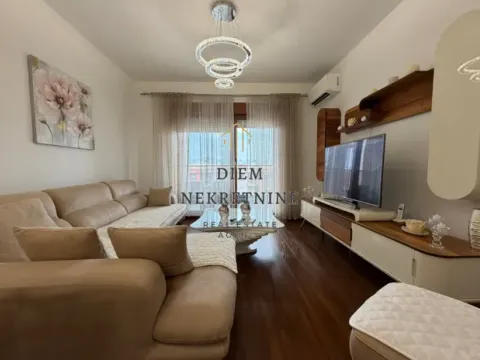 Rent, one bedroom apartment, 52m², Master Kvart, Podgorica - image 15