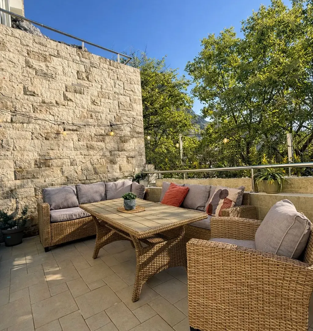 Prodaja, jednosoban stan, 74m², Dobrota, Kotor