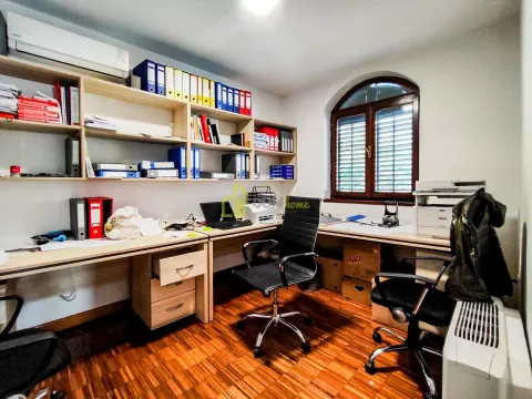 Prodaja, kuća, 340m², Tološi, Podgorica - image 4