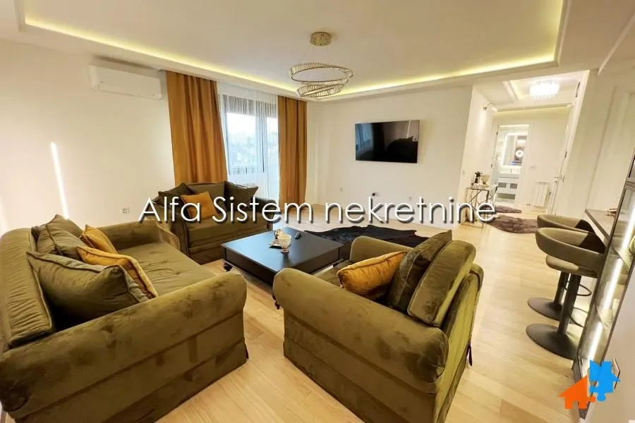 Izdavanje, trosoban stan, 80m², Neimar, Vračar Sve Podlokacije