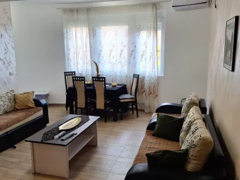 Izdavanje, dvosoban stan, 65m², Tivat, Crna Gora - image 3