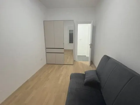 Izdavanje, dvosoban stan, 80m², Centar, Podgorica - image 5