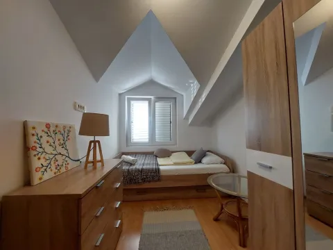 Izdavanje, dvosoban stan, 80m², Centar, Tivat - image 8