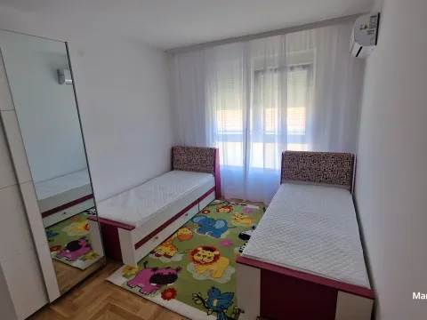 Izdavanje, dvosoban stan, 70m², Radanovići, Kotor - image 16