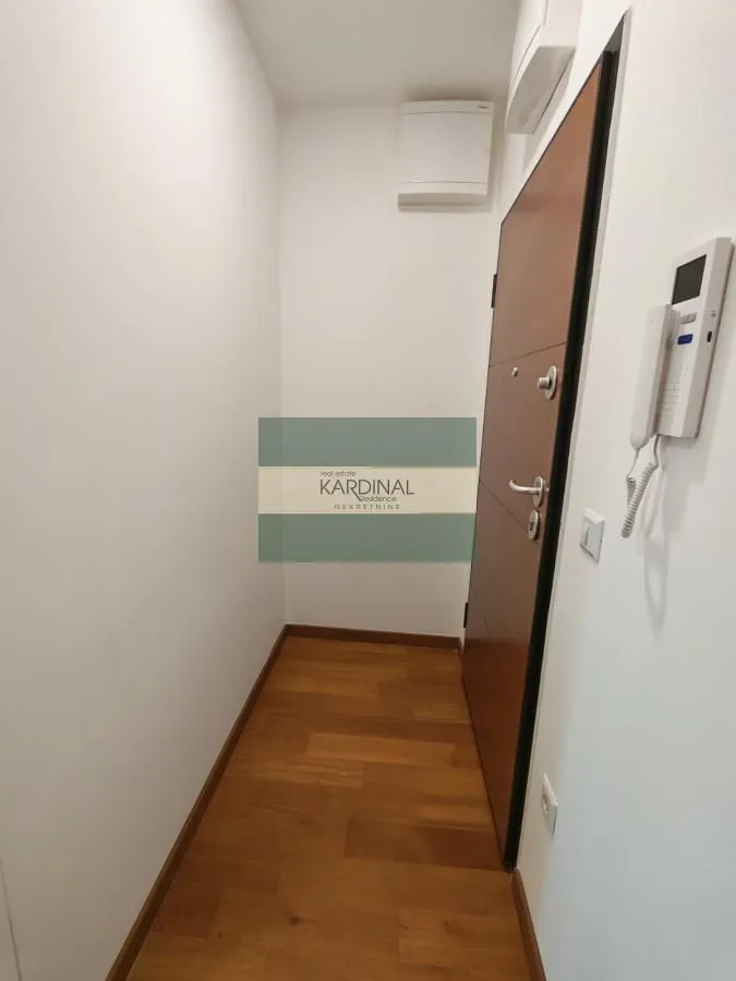 Izdavanje, jednosoban stan, 42m², Centar, Kragujevac