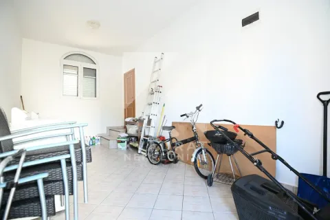 Rent, house, 400m², Zlatica, Podgorica - image 34
