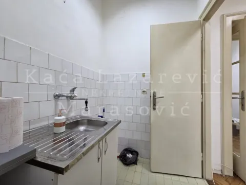 Izdavanje, jednosoban stan, 30m², Stari Grad, Beograd - image 4
