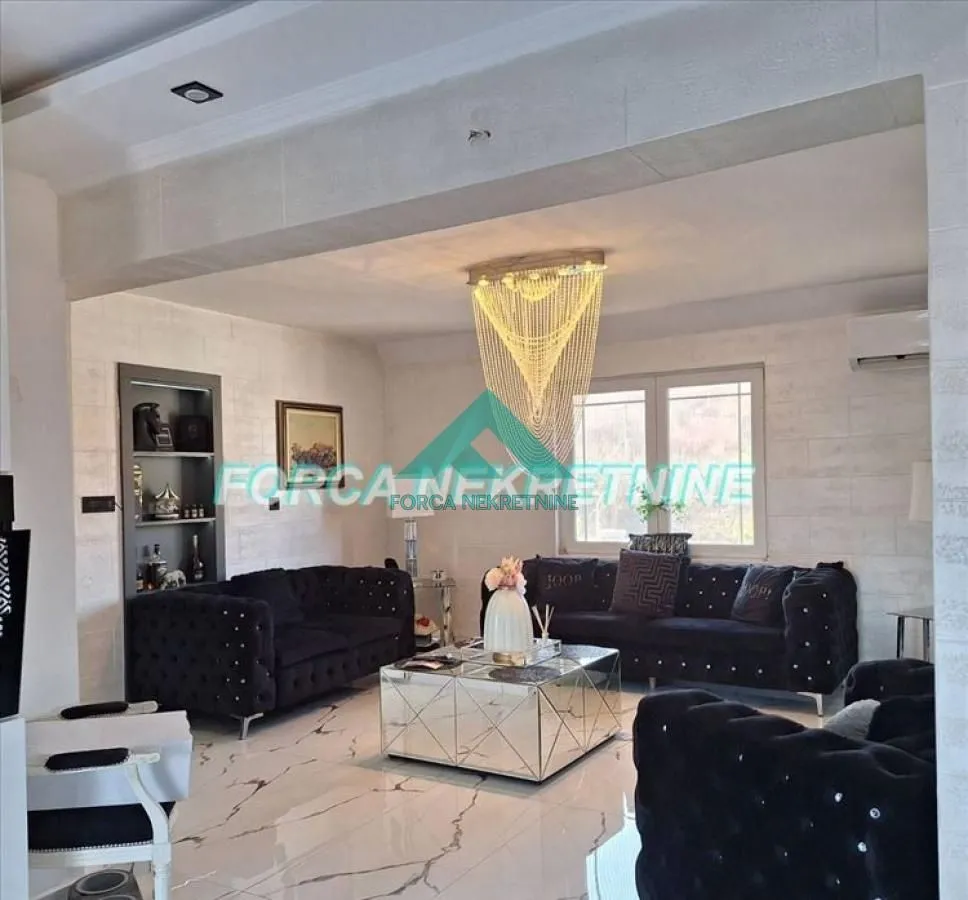 Izdavanje, trosoban stan, 100m², Vojvode Vlahovica, Beograd