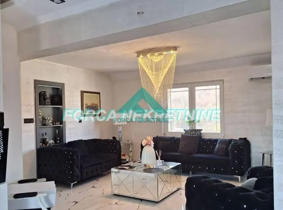 Izdavanje, trosoban stan, 100m², Vojvode Vlahovica, Beograd