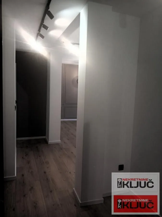 Prodaja, trosoban stan, 58m², Bulevar Oslobodjenja, Novi Sad Sve Podlokacije