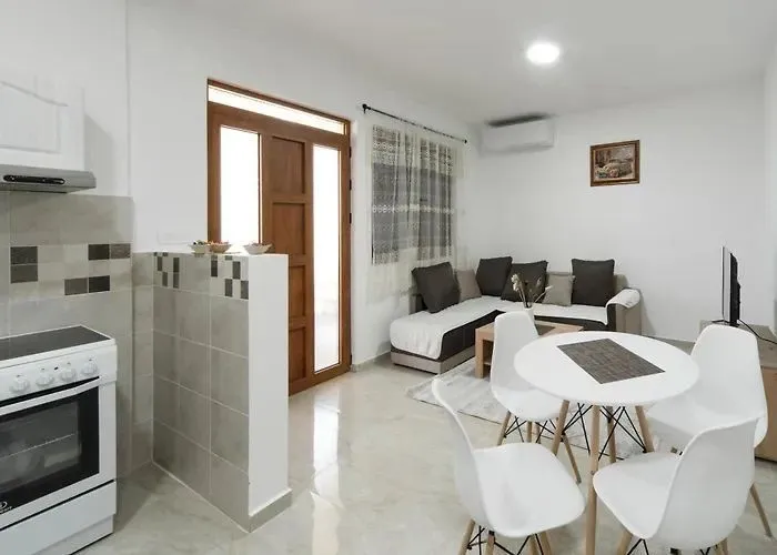 Rent, house, 40m², Škaljari, Kotor