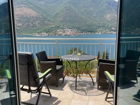 Prodaja, dvosoban stan, 75m², Dobrota, Kotor