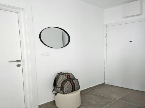 Rent, one bedroom apartment, 46m², Bečići, Budva - image 25