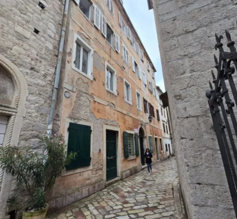 Prodaja, trosoban stan, 62m², Centar, Kotor