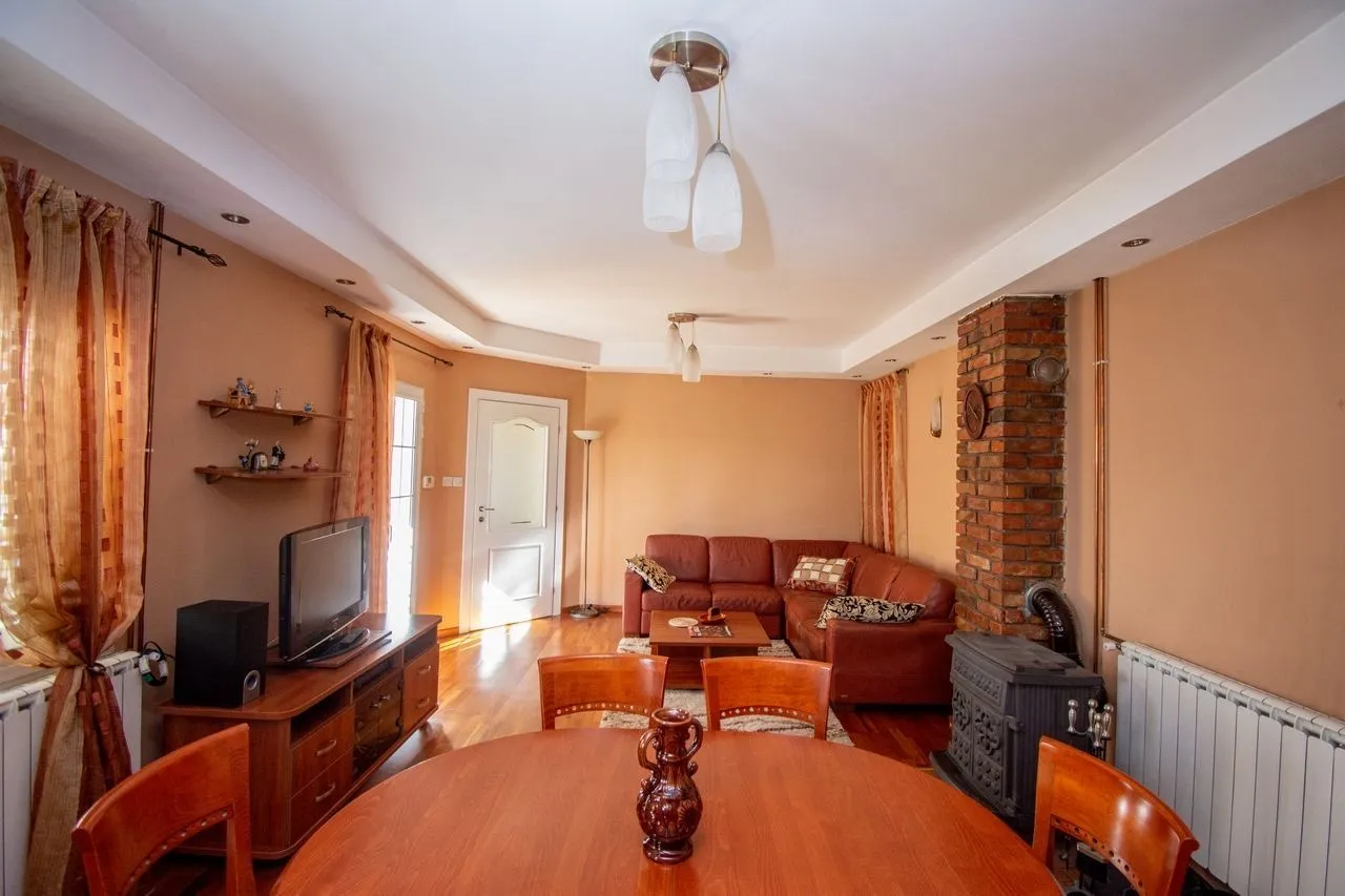 Izdavanje, kuća, 100m², Dahna, Podgorica