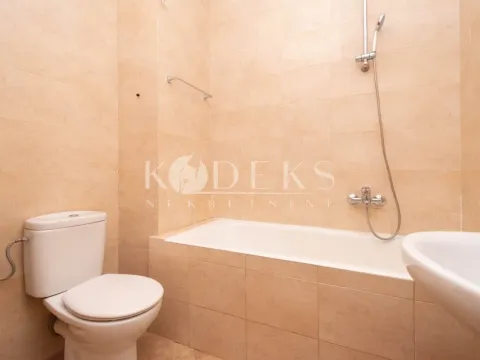 Izdavanje, poslovni prostor, 66m², Stari Aerodrom, Podgorica - image 8