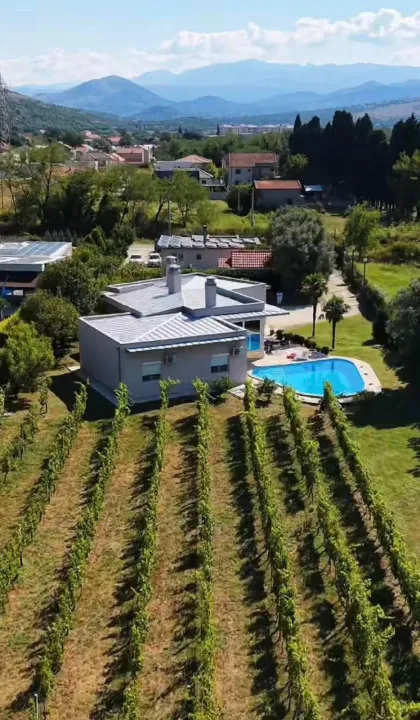 Rent, house, 250m², Tološi, Podgorica