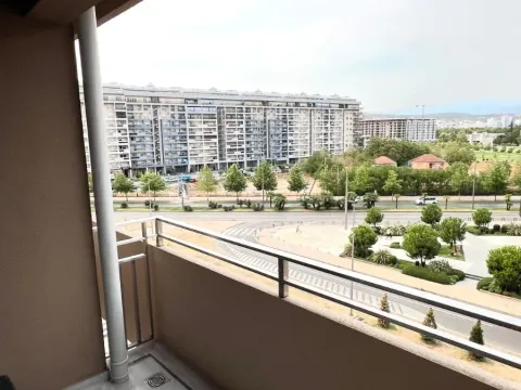 Izdavanje, jednosoban stan, 47m², Central Point, Podgorica - image 8