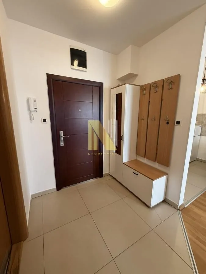 Izdavanje, jednosoban stan, 38m², Sajmište, Novi Sad