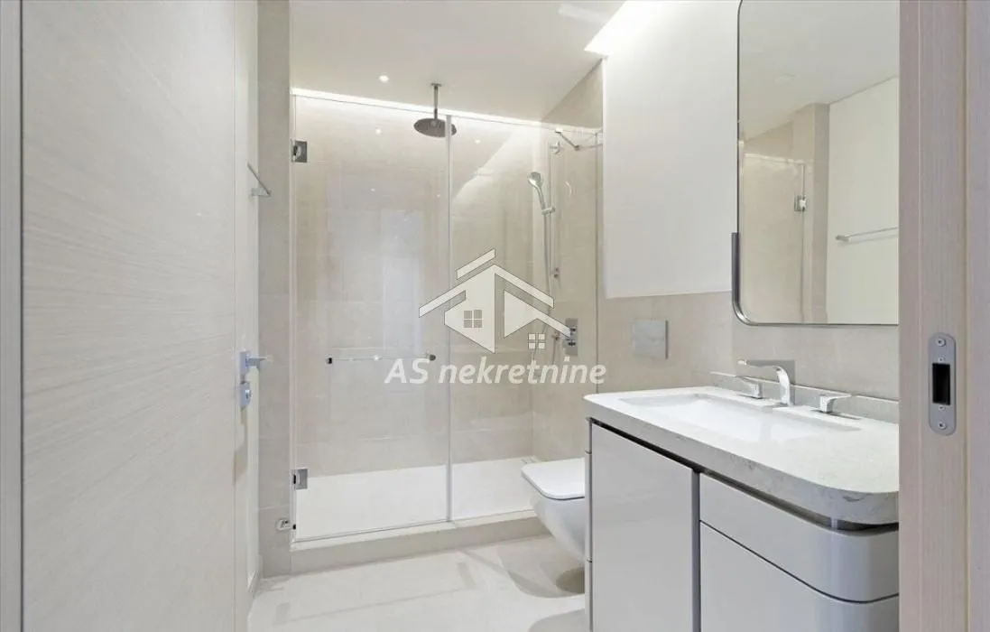 Izdavanje, trosoban stan, 90m², Savski Venac, Beograd
