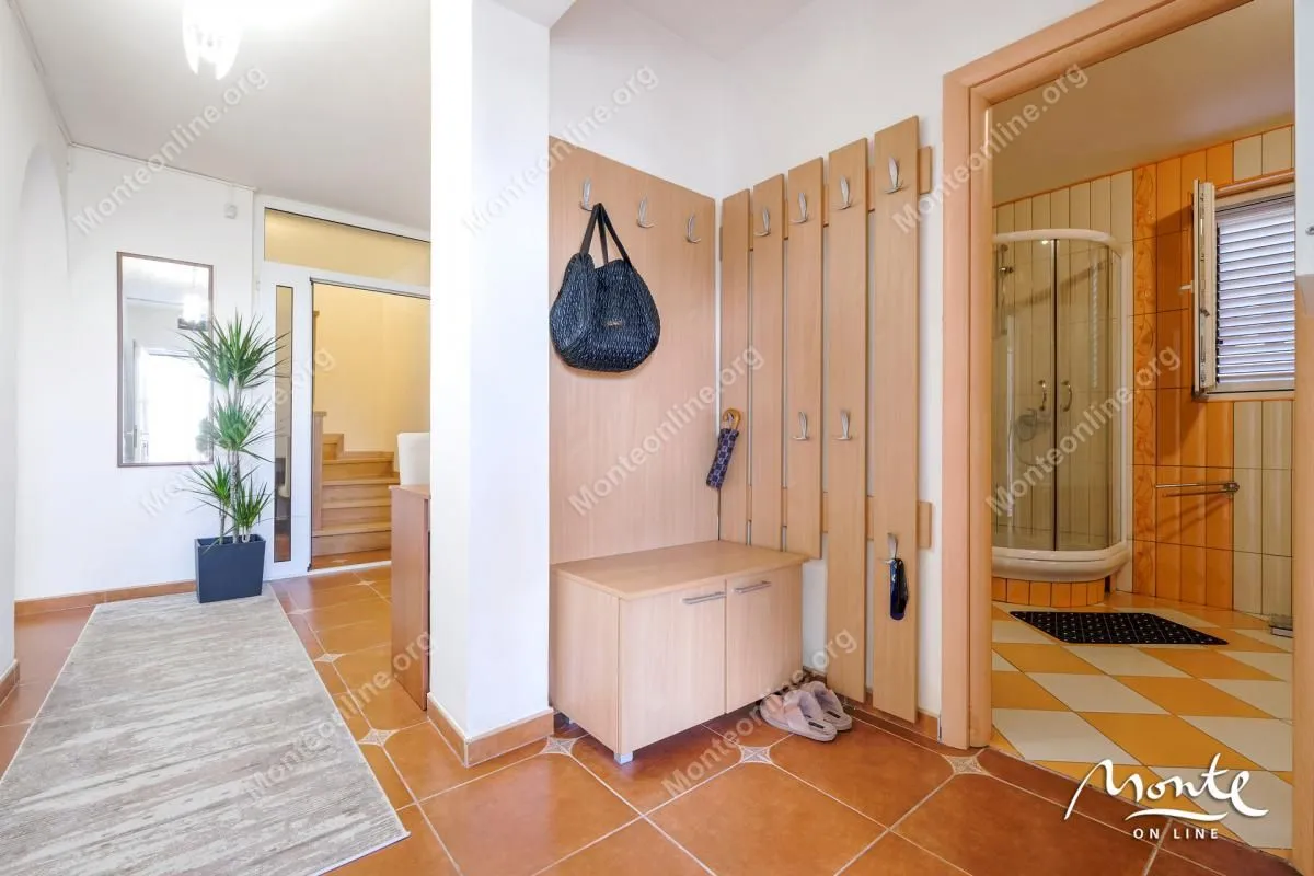Prodaja, kuća, 210m², Krašići, Tivat