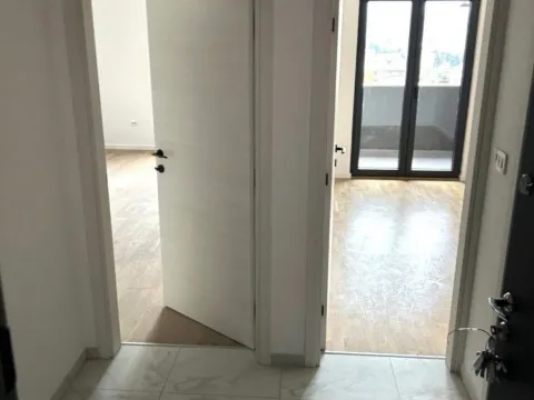 Prodaja, jednosoban stan, 43m², Stari Aerodrom, Podgorica - image 3