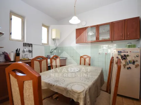 Izdavanje, dvosoban stan, 55m², Tološi, Podgorica - image 3