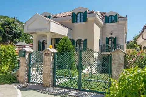 Kuća in Centar