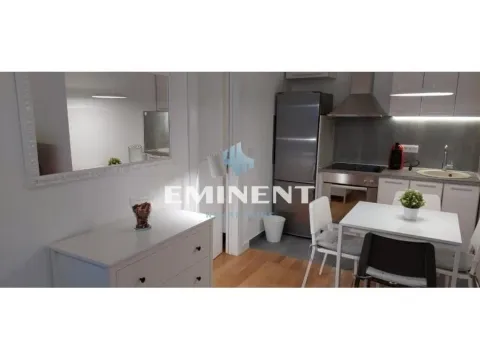 Izdavanje, stan, 40m², Vračar Sve Podlokacije, Beograd - image 1