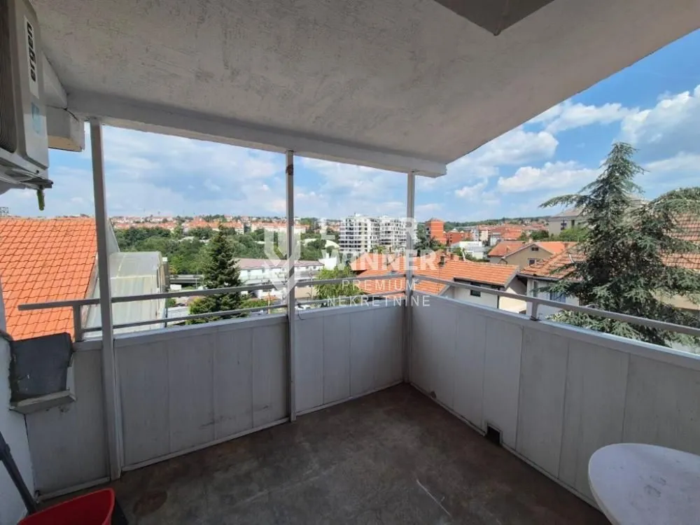Izdavanje, trosoban stan, 65m², Julino Brdo, Beograd
