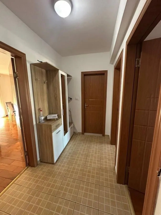 Izdavanje, dvosoban stan, 70m², Zabjelo, Podgorica