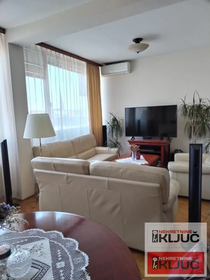 Prodaja, četvorosoban stan, 148m², Centar, Novi Sad
