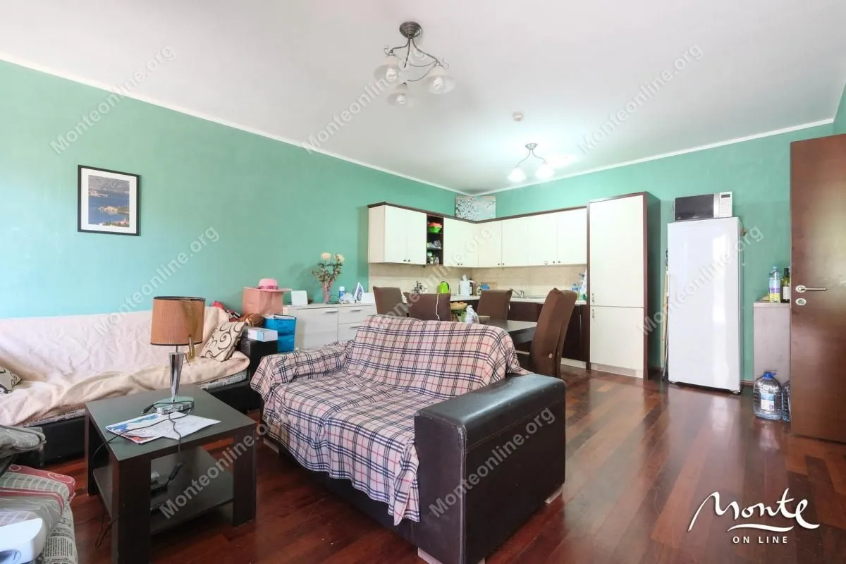 Prodaja, dvosoban stan, 85m², Dobrota, Kotor