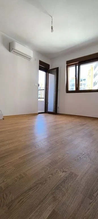 Izdavanje, dvosoban stan, 65m², Stari Aerodrom, Podgorica