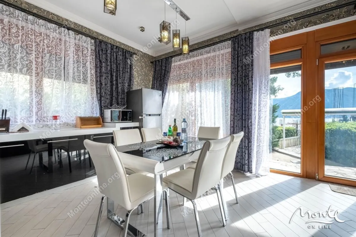 Sale, three bedroom apartment, 101m², Orahovac, Kotor