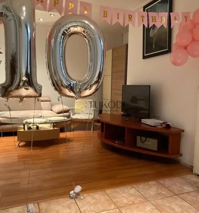 Izdavanje, trosoban stan, 87m², Centar, Novi Sad