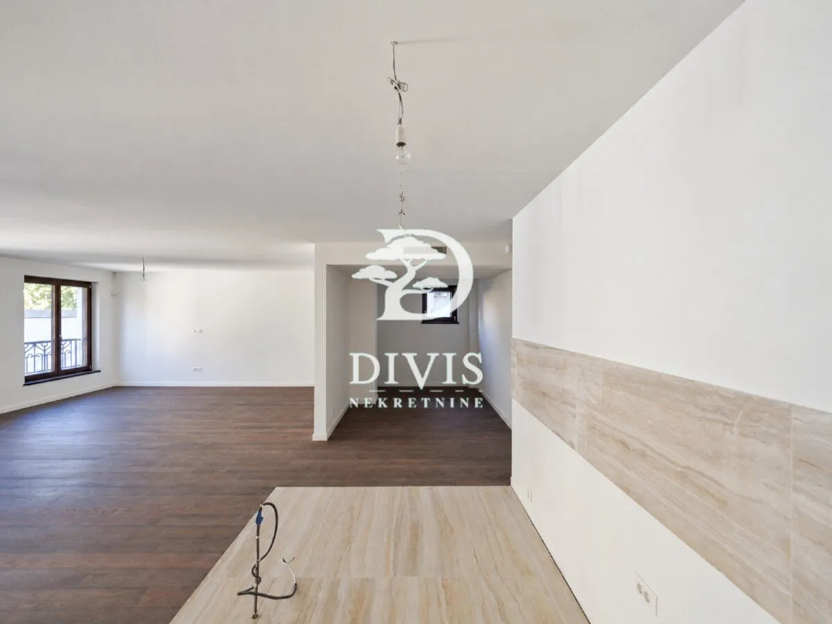 Prodaja, trosoban stan, 130m², Vračar Sve Podlokacije, Beograd