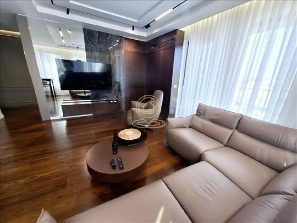 Izdavanje, trosoban stan, 90m², Savski Venac, Beograd