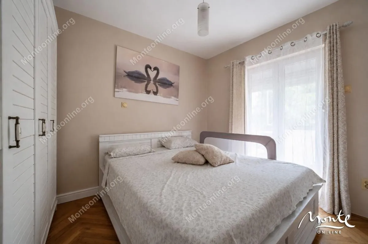 Sale, three bedroom apartment, 88m², Dobrota, Kotor