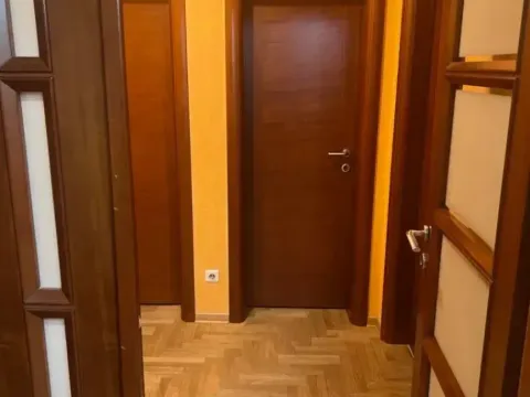 Izdavanje, trosoban stan, 130m², Preko Morače, Podgorica - image 12