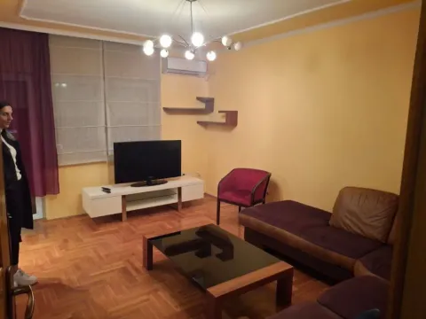 Izdavanje, dvosoban stan, 70m², Stari Aerodrom, Podgorica - image 2