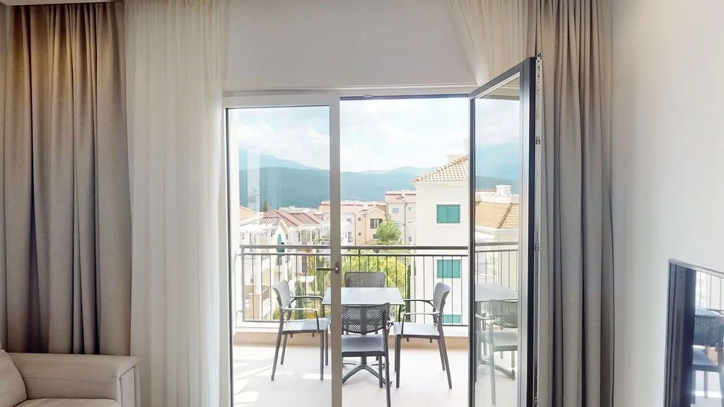 Prodaja, dvosoban stan, 61m², Tivat, Crna Gora