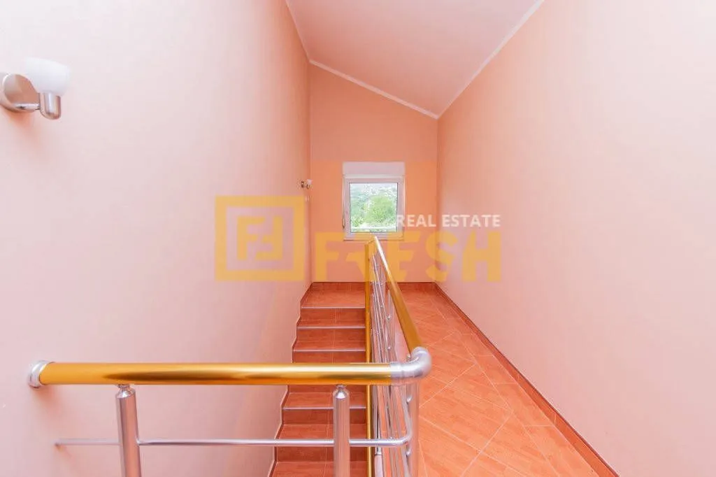 Rent, house, 180m², Kokoti, Podgorica