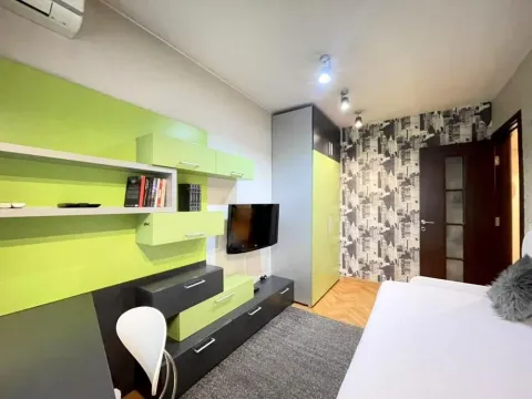 Izdavanje, trosoban stan, 110m², Savski Venac, Beograd - image 14
